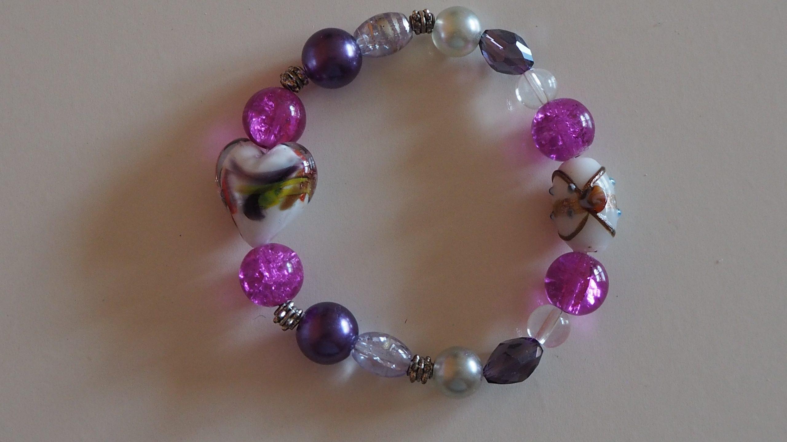 Armband lila mit Herz Glas und Porzellan