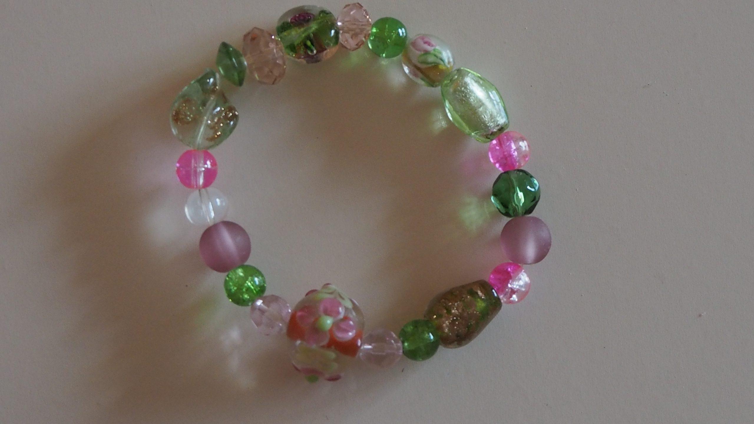 Armband in pastell rosa-grün Glas und Porzellan